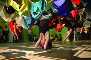 Performers in “Floor of the Forest.” Winarsh-Documenta, 2007.